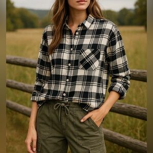 GAP 100% Cotton Black White Plaid Button Down Shirt Women’s S Soft Flannel Top